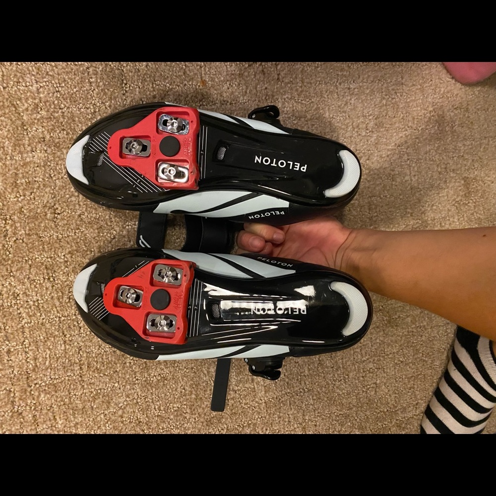 Size 39 ! Worn 20 times. had a baby my foot grew.